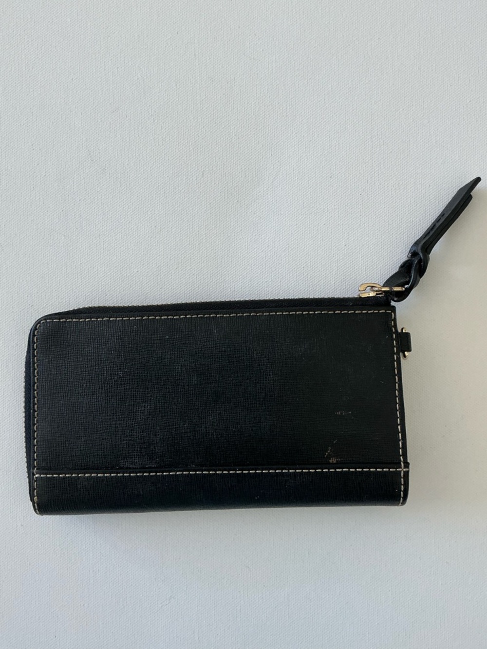 Dooney & Bourke Black Leather Zip Around Wallet Red Interior Logo Plaque - Picture 2 of 12